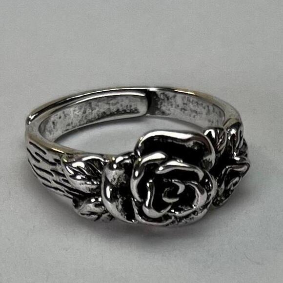 Vintage Supply Other - Y2k 2000s vintage style rose ring